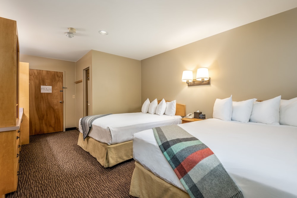 Standard Room, 2 Queen Beds photo 3