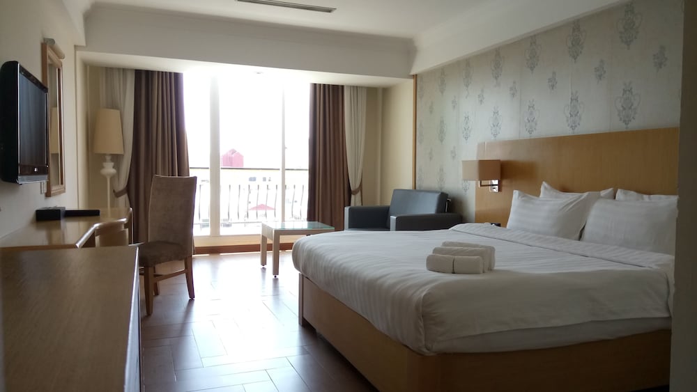 Business Double Room, 1 King Bed, Ensuite, City View