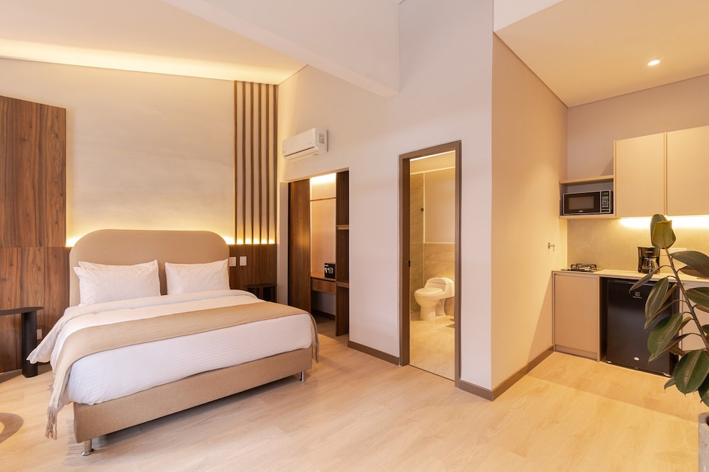 Deluxe Studio Suite, 1 Queen Bed With Sofa Bed photo 1