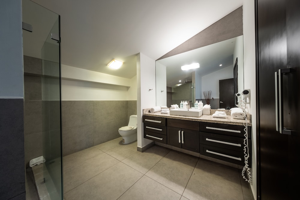 Penthouse, 4 Bedrooms (Diamante del Sol 801N) photo 3