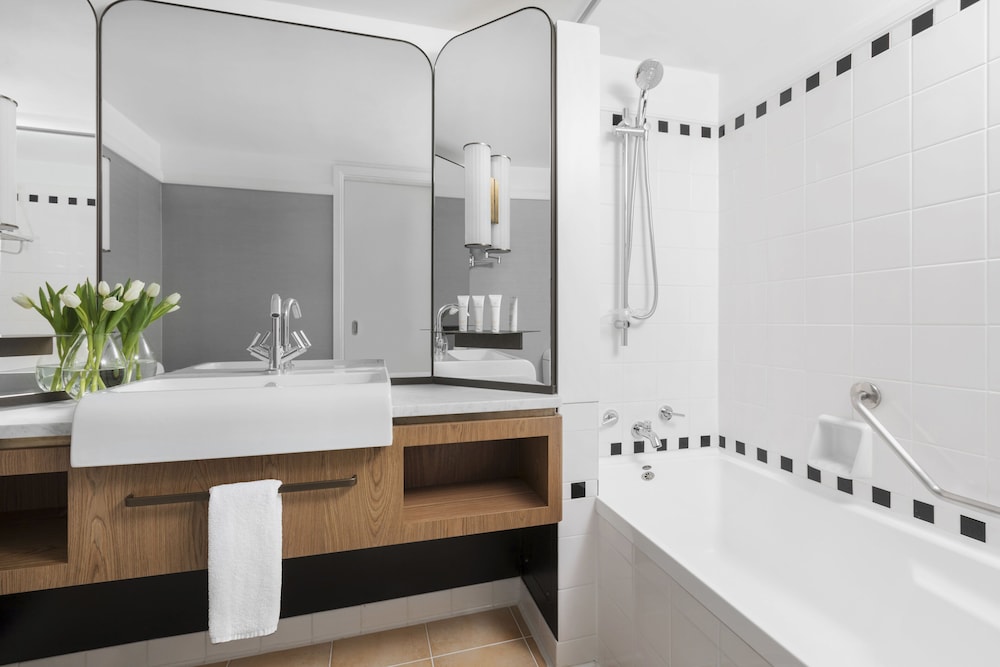 Superior Twin Room, 2 Twin Beds thumbnail 5