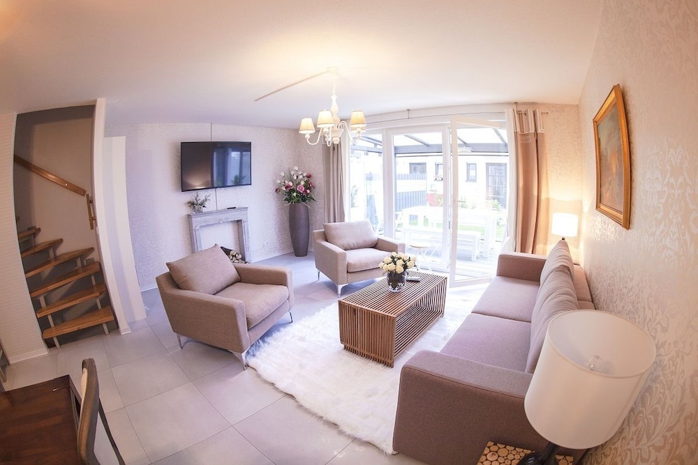 Deluxe House, 3 Bedrooms photo 1