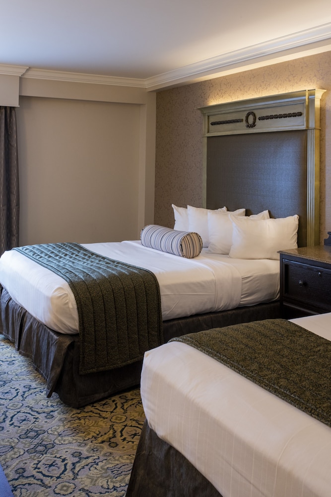 Room, 2 Queen Beds, Balcony, City View photo 1