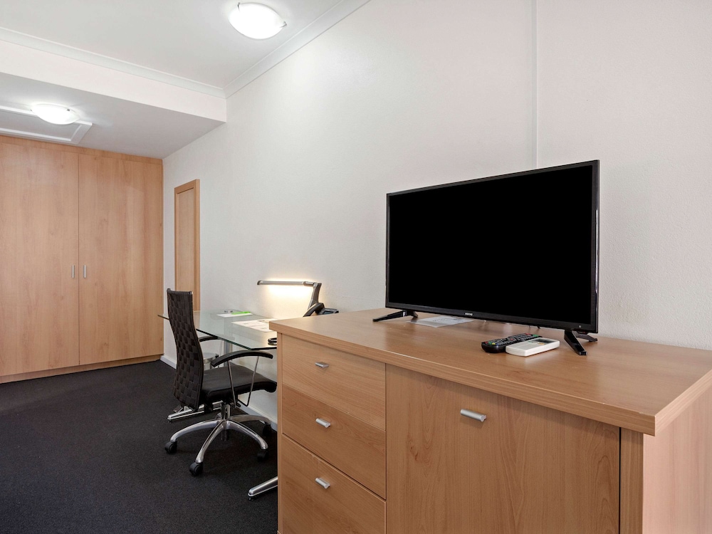 Standard Room (1 King Bed and 1 Bunk Bed) - Photo 4