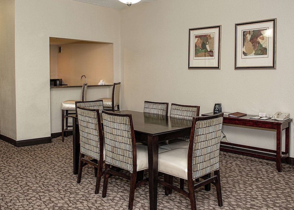 Room (Parlor)