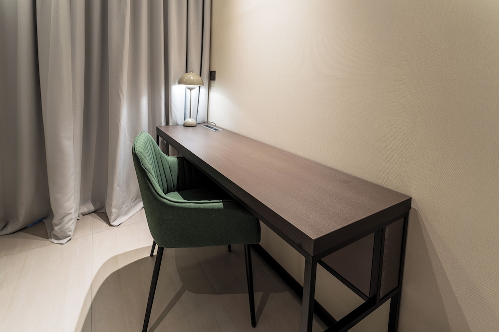 Deluxe Room, Balcony - Photo 8