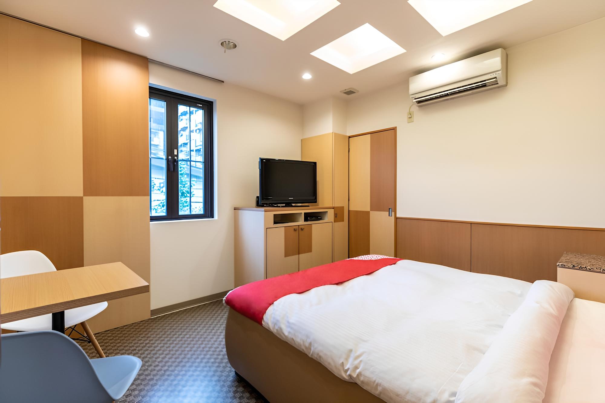 Double Room, Non Smoking - Photo 5