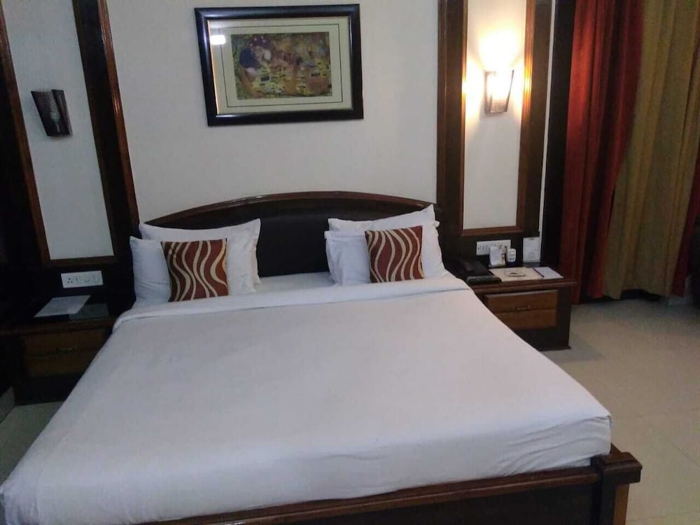 Deluxe Room - Photo 3