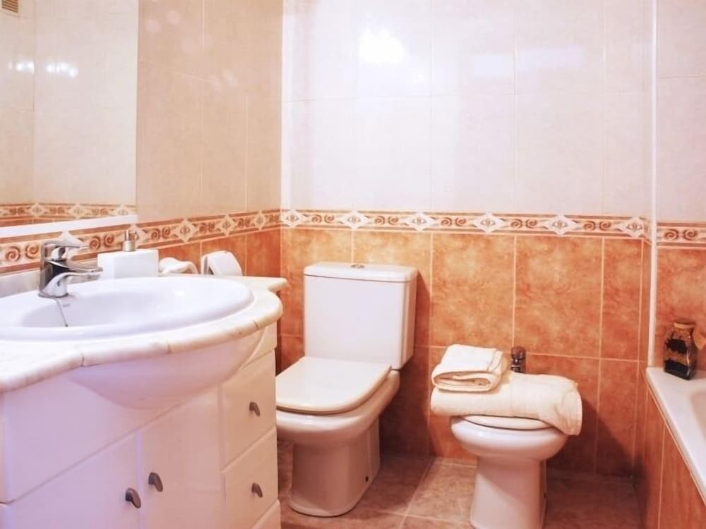 Apartment, 3 Bedrooms, 2 Bathrooms photo 3