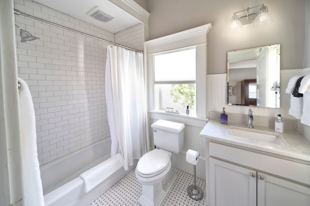 Room, Private Bathroom (Katy Limited) photo 3