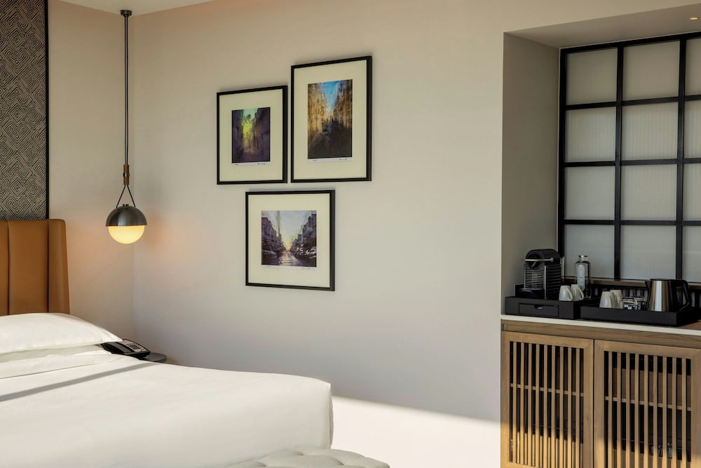Club Room, 2 Queen Beds, City View - Photo 3