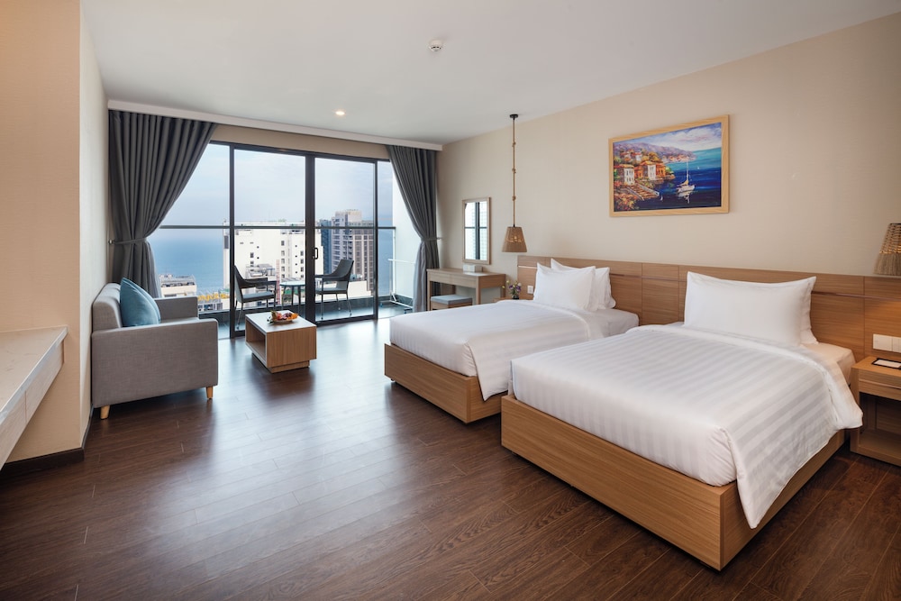 Senior Room, Balcony, Partial Ocean View photo 3
