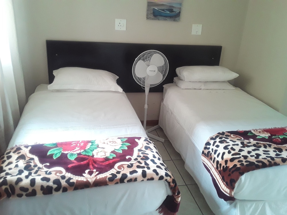 Basic Twin Room photo 2