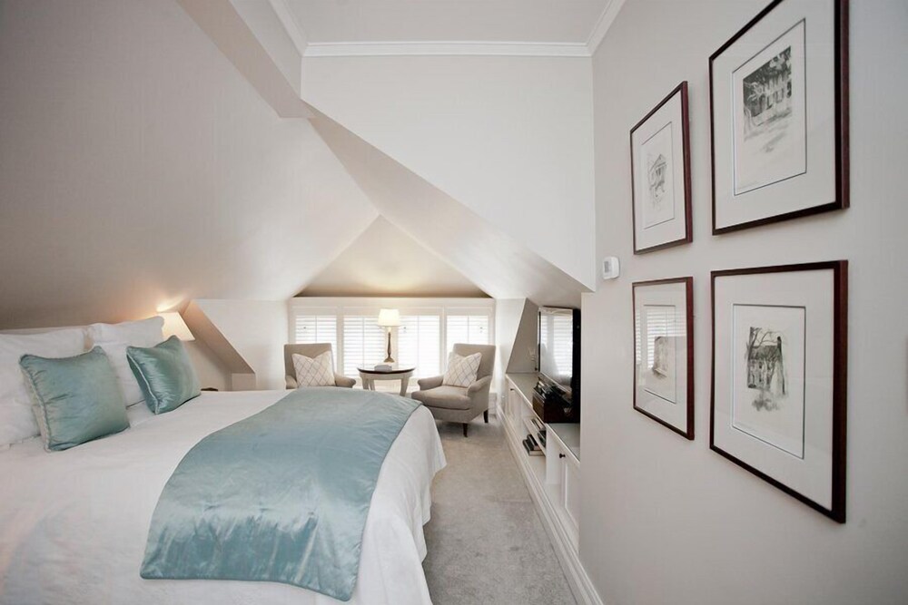 House (Room with Queen Bed)