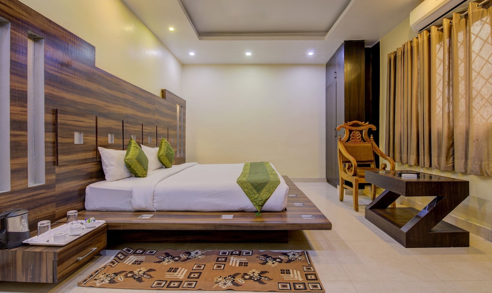 Deluxe Room, 1 King Bed, Non Smoking photo 1