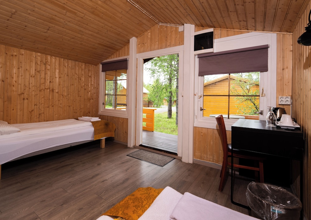 Economy Cabin photo 2