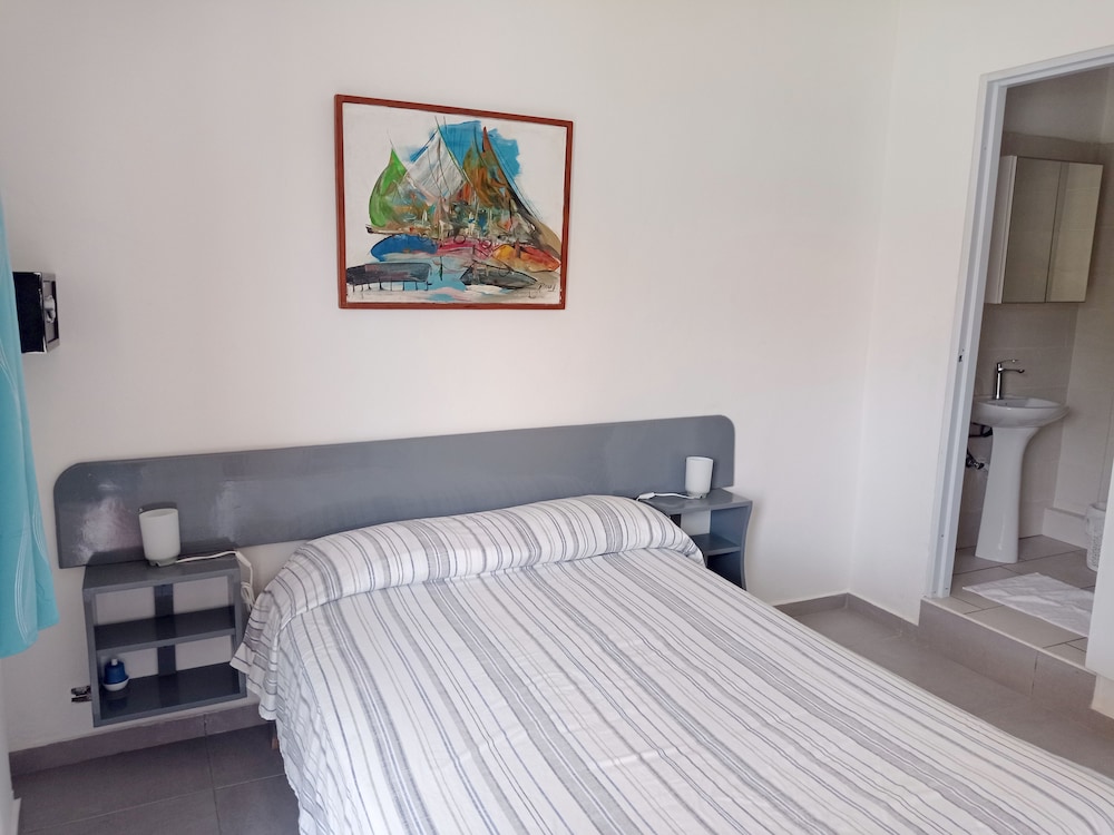 Economy Double Room, 1 Double Bed, Beachside photo 3