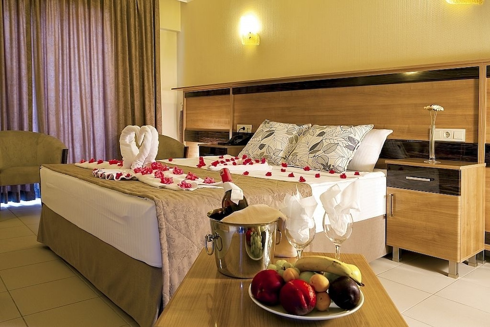 Deluxe Double or Twin Room, Sea View photo 3