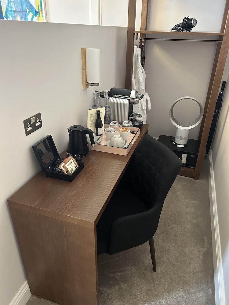 Deluxe Room With Sofa Bed photo 1