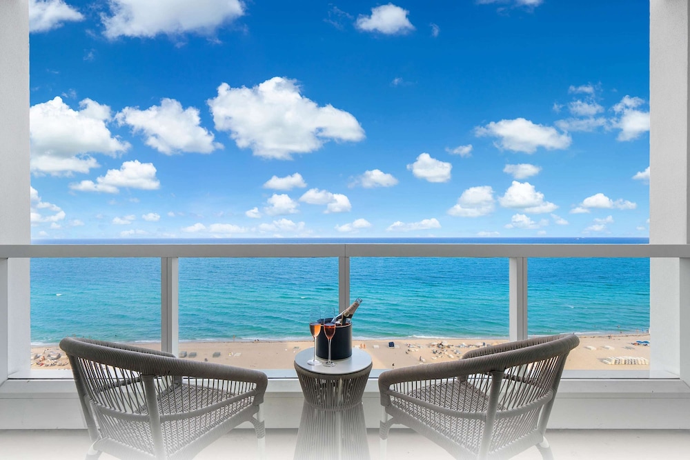 Junior Suite, 2 Bedrooms, Kitchen, Beach View