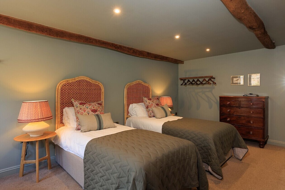 Twin Room, Ensuite photo 2