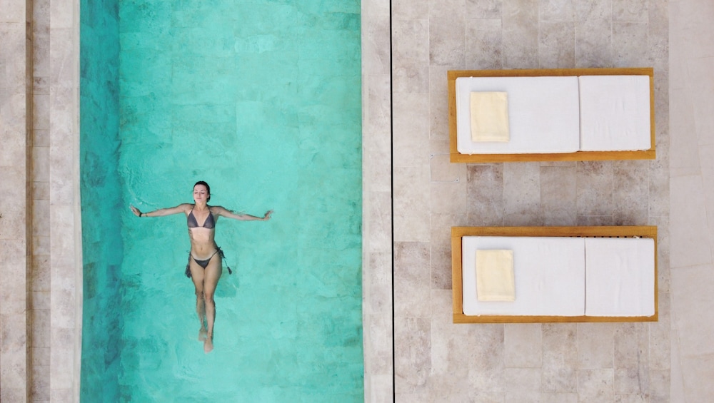 Superior Double Sea Front Sharing Pool