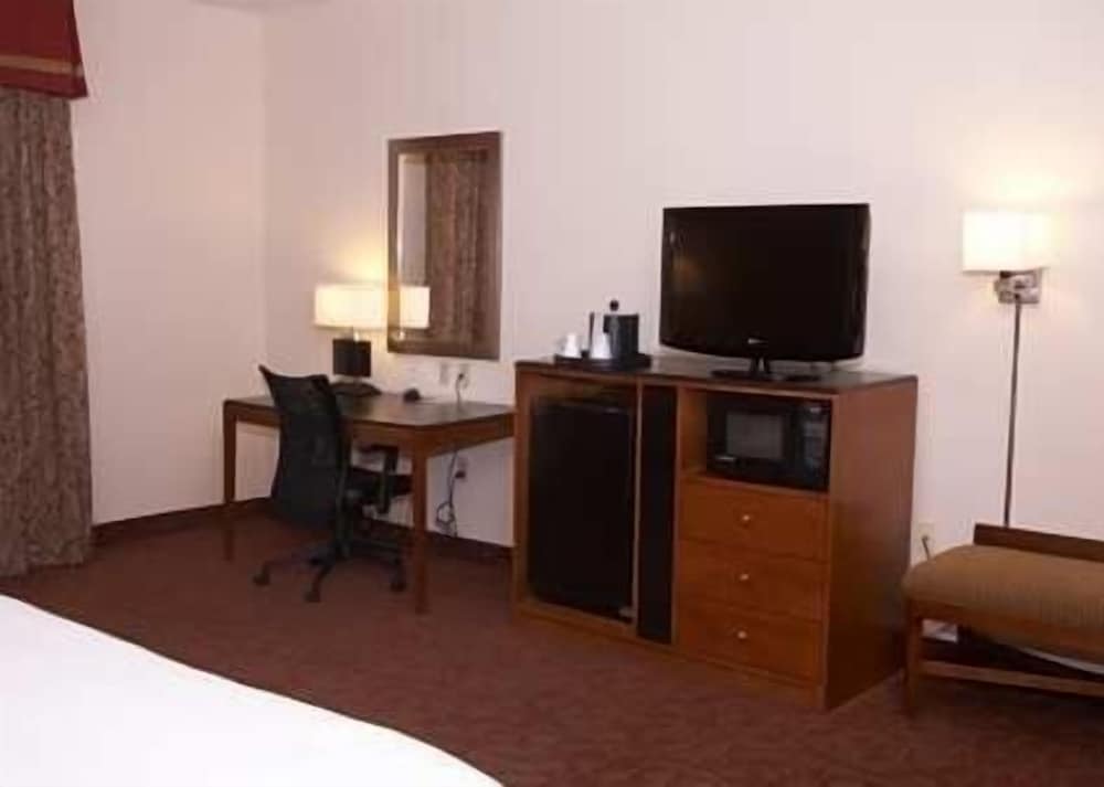 Two Queen Beds - Photo 2