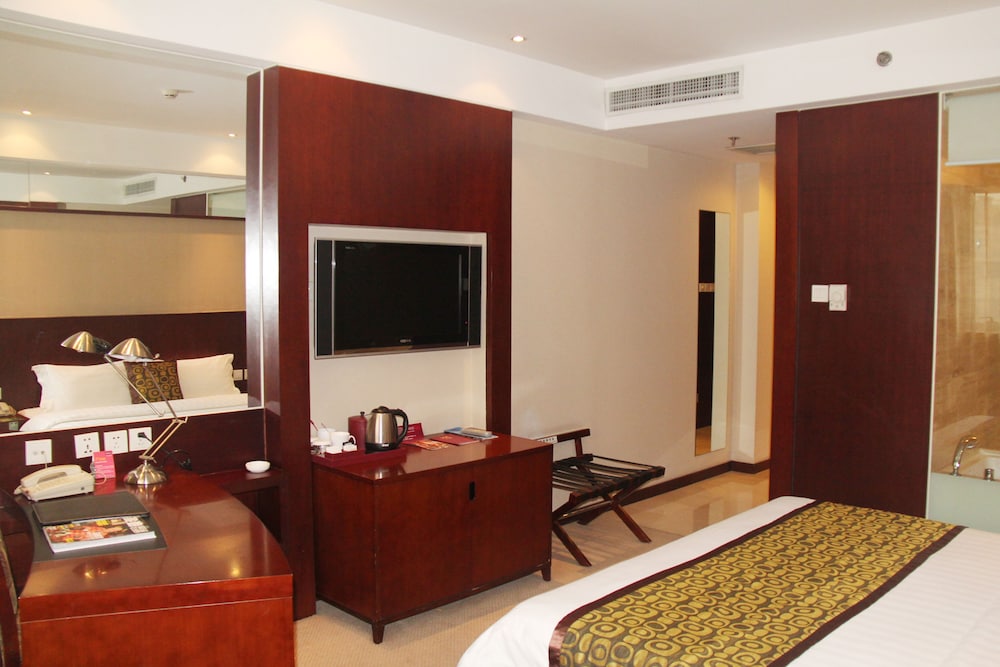 Superior Room, 1 King Bed photo 2