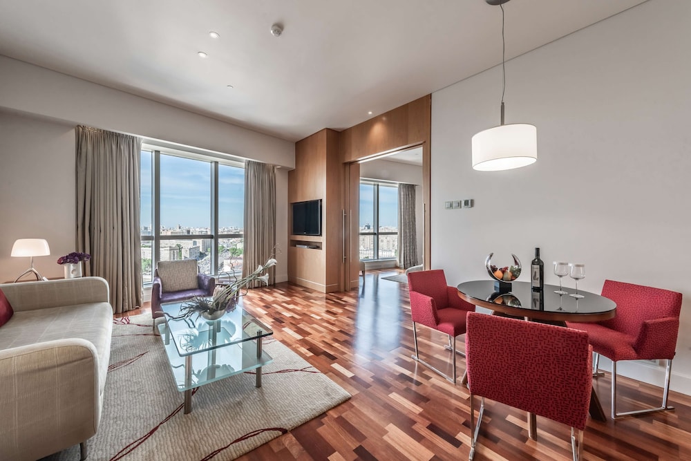 Executive Suite, 1 King Bed, City View