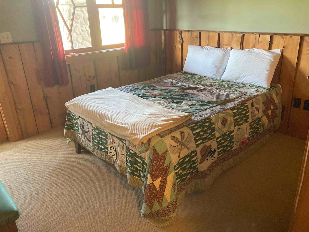 Family Townhome, 3 Bedrooms, Balcony, Partial Lake View photo 2