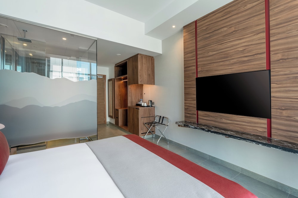 Superior Room, 1 King Bed photo 2