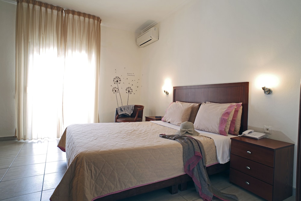 Double or Twin Room, 1 Double or 2 Twin Beds photo 3