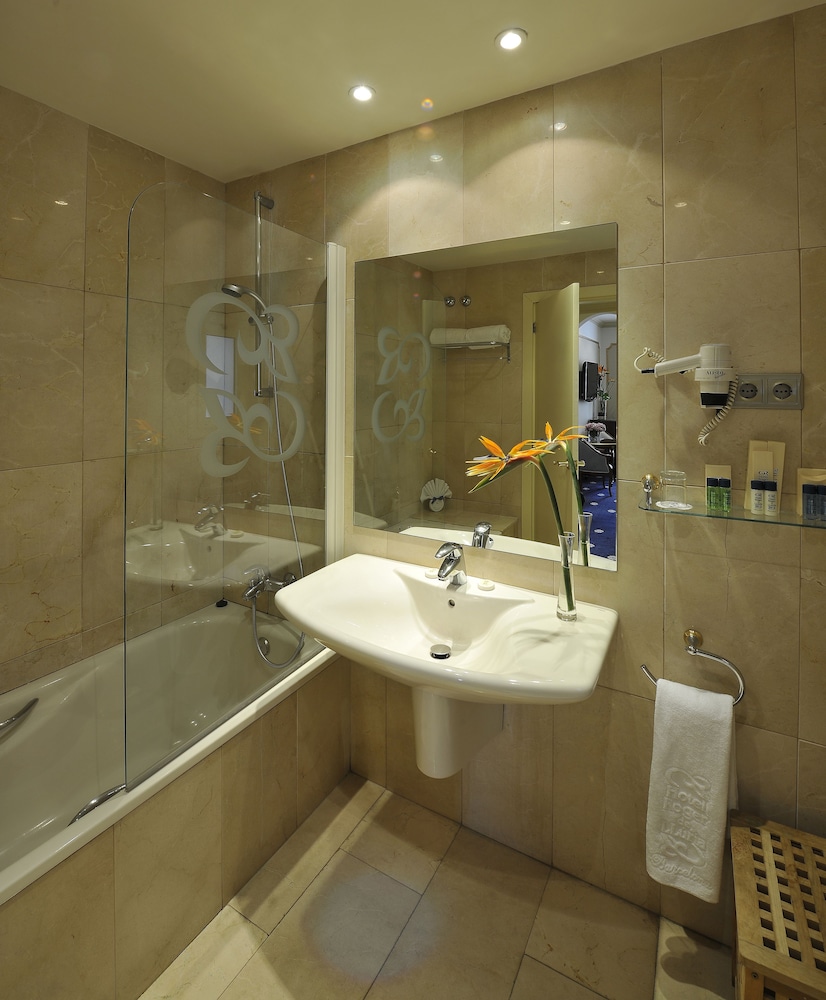 Classic Triple Room photo 2