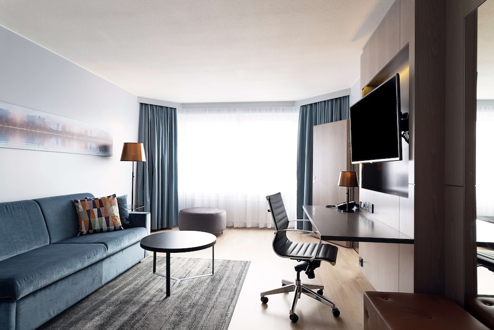 Suite, 1 King Bed, Canal View photo 2