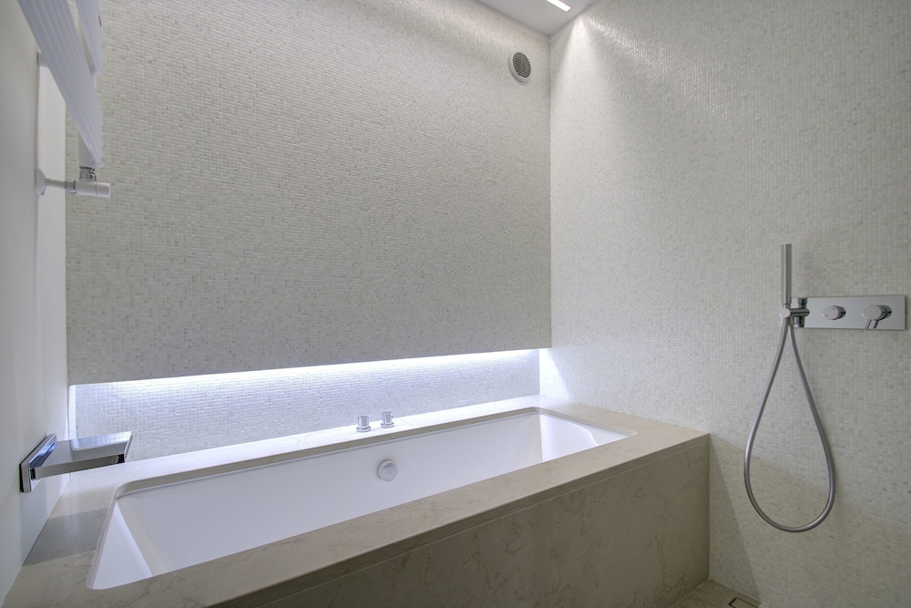 Exclusive Apartment, 1 Bedroom, Canal View, Ground Floor photo 2