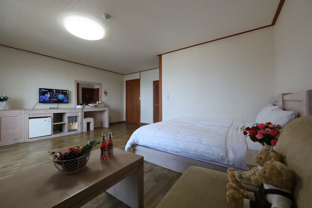 Deluxe Double Room (17PY, extra person fee over 4 people) photo 1