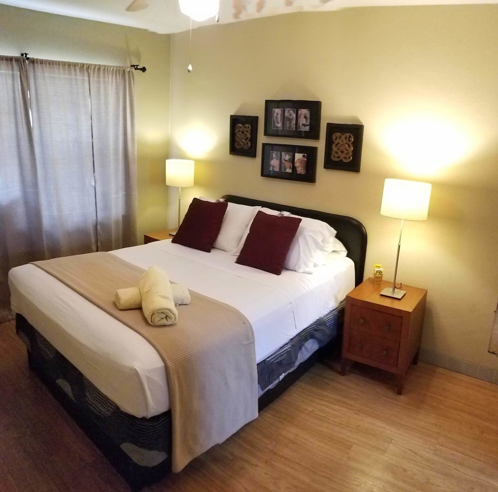 Suite, 1 Queen Bed, Non Smoking, Pool View photo 3