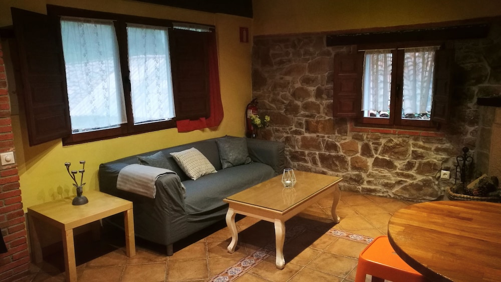 Romantic Apartment, 1 Bedroom, Hot Tub, Mountainside photo 2