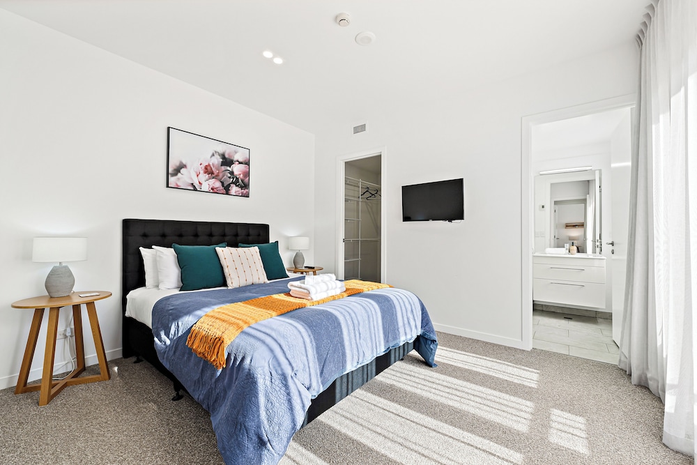 Deluxe Apartment, 2 Bedrooms, Pool View photo 2