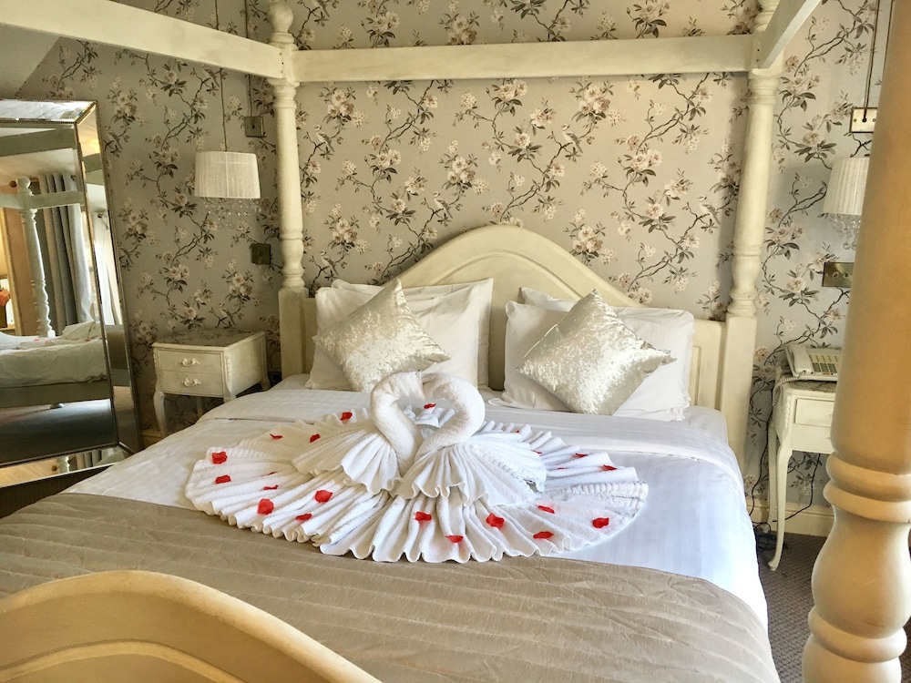 Superior Suite, 1 Double Bed, Non Smoking (Four Poster Bed) photo 2
