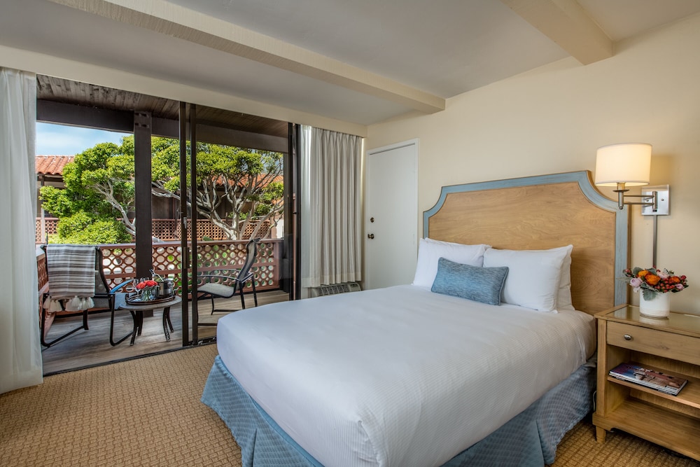 Standard Room, 1 King Bed, Kitchenette, Garden Area (Garden Patio One King with Kitchenett) - Photo 1