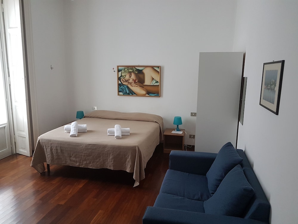 Family Room, Shared Bathroom (Comfort)