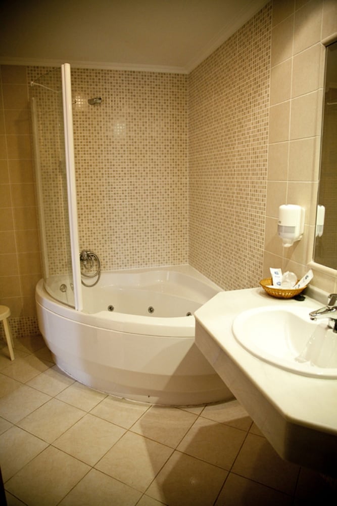 Family Room - Photo 6