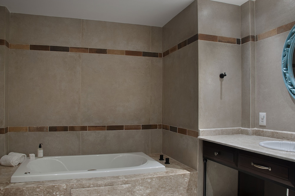 Premium Double Room - Photo 8