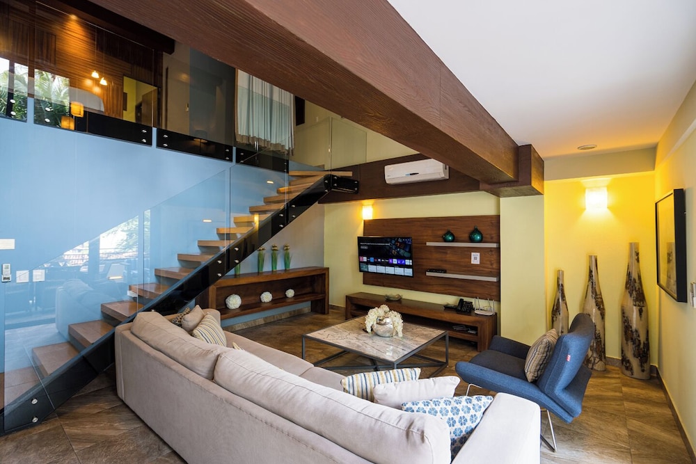 Deluxe Loft, 2 Bedrooms, Street View