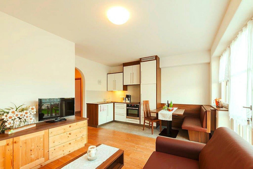 Apartment photo 2