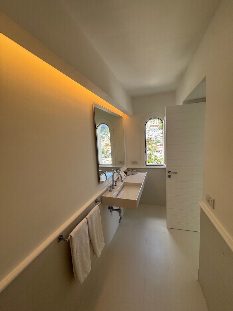 Deluxe Double or Twin Room - Photo 6