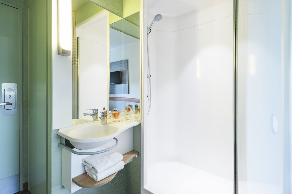 Triple Room, Multiple Beds - Photo 8