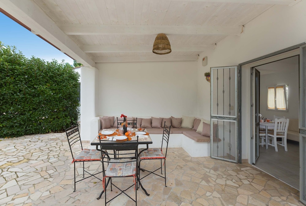 Villa photo 2