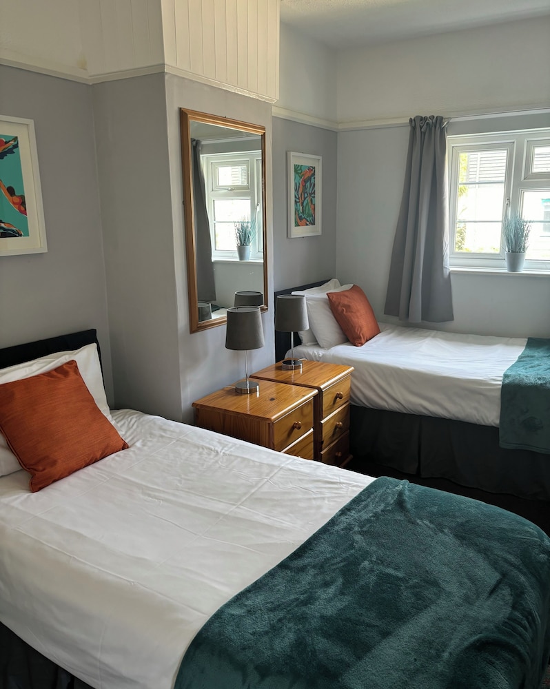 Twin Room (Room 7)